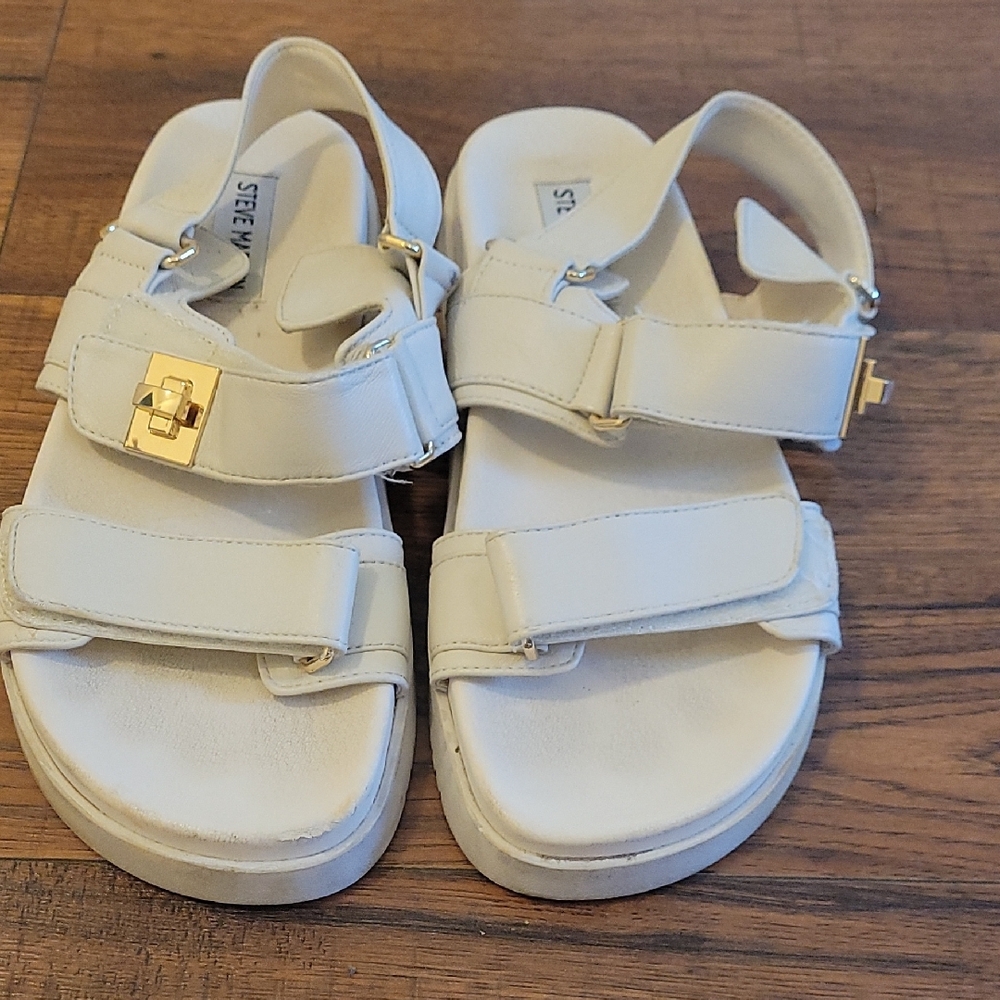 Steve Madden Cream Sandals with Gold Accent - Picture 2 of 8